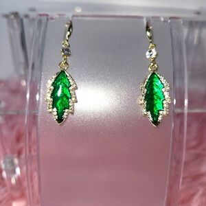 Beautiful green foil inlay and jewel earrings! NWOT! (R51)